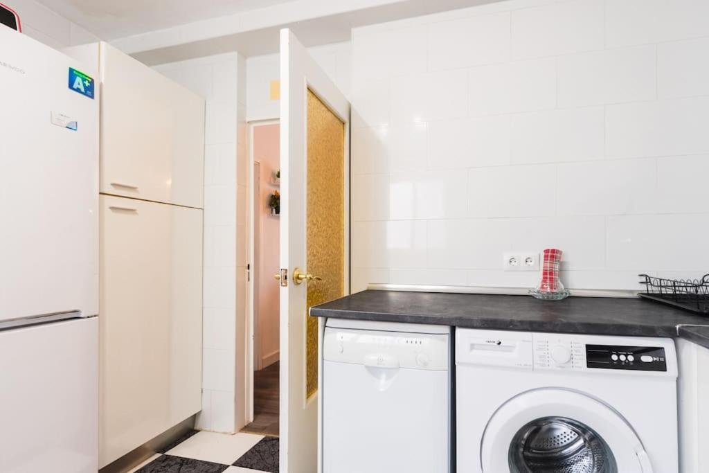 En Barrio Sevillano, Free Bus, Metro Apartamento Sevilla