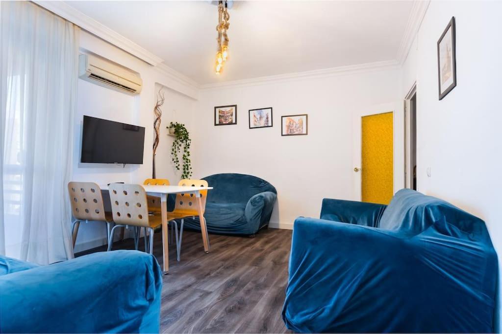 En Barrio Sevillano, Free Bus, Metro Appartement