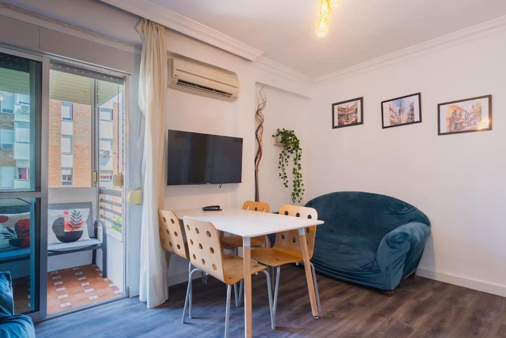 En Barrio Sevillano, Free Bus, Metro Appartement *